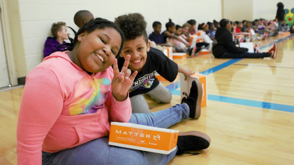 Kids and MATTERboxes with healthy food